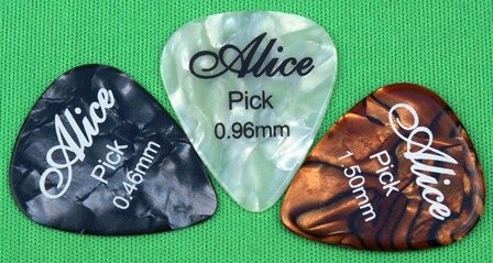 3 plectrums maat 1,50 