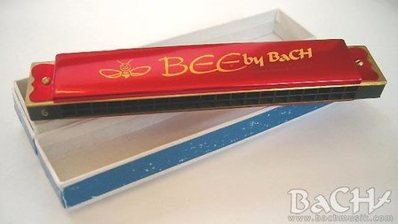 Bach Bee mondharmonica 20 holes, C-stemming, rood of zwart