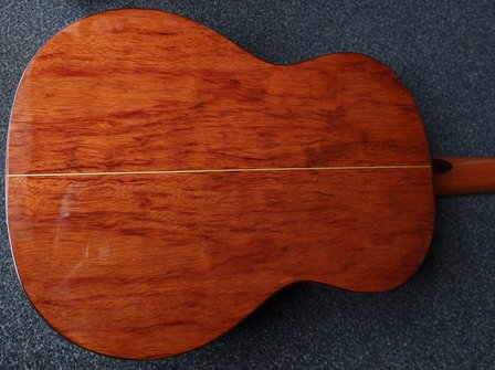 Martinez MCG 45C, solid cedar top, bubinga met gitaarhoes