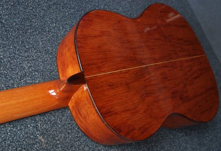 Martinez MCG 45C, solid cedar top, bubinga met gitaarhoes