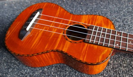 La Sevillana electro-akoestische Sopraan Ukulele Flamed Maple