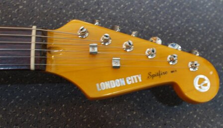 London City Spitfire MKII, Tobacco Sunburst met zwarte slagplaat 