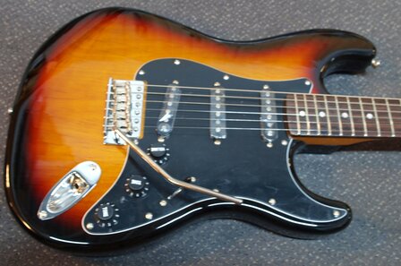 London City Spitfire MKII, Tobacco Sunburst met zwarte slagplaat 