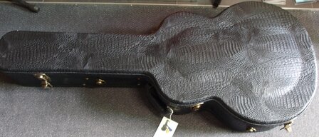Zwarte Kroko koffer voor Jumbo gitaar, afsluitbaar