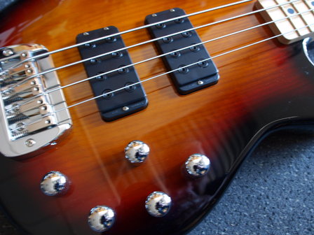 G&amp;L Tribute M2000 3tone sunburst MP, nu met stevige orginele G&amp;L gigbag