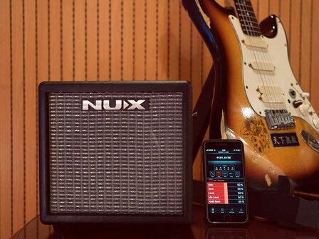 Nux Mighty 8BT digitale versterker 8 Watt - 6,5&quot; speaker bluetooth - DSP - drums - usb - mic ingang