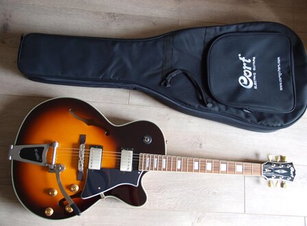 Cort Yorktown BV met Bigsby Vibrato