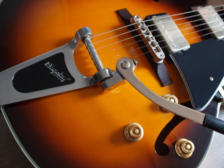 Cort Yorktown BV met Bigsby Vibrato