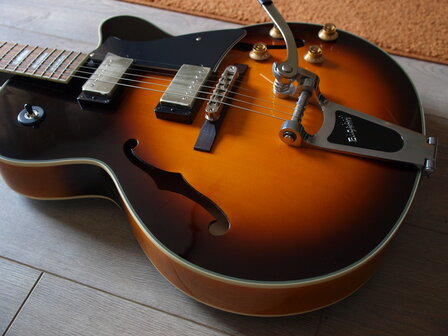 Cort Yorktown BV met Bigsby Vibrato