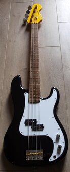 Vintage V4 BK P-Bass in Zwart