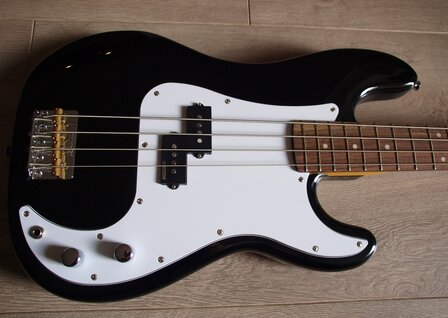 Vintage V4 BK P-Bass in Zwart