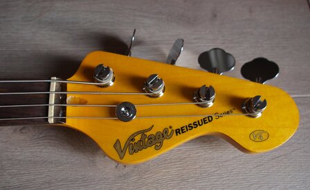 Vintage V4 BK P-Bass in Zwart