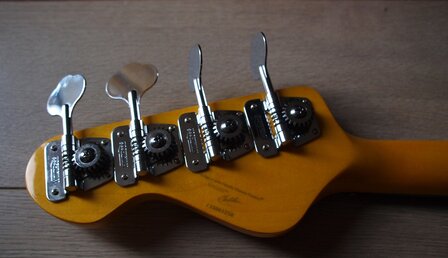 Vintage V4 BK P-Bass in Zwart
