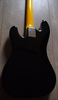 Vintage V4 BK P-Bass in Zwart