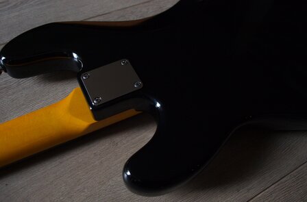 Vintage V4 BK P-Bass in Zwart