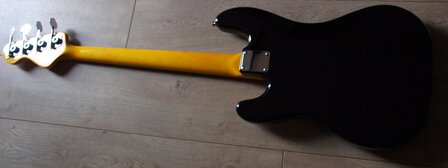 Vintage V4 BK P-Bass in Zwart