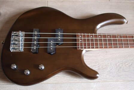 CORT Basgitaar, Action Junior, Open Pore, Walnut