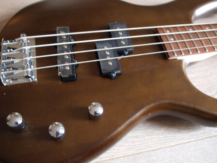 CORT Basgitaar, Action Junior, Open Pore, Walnut