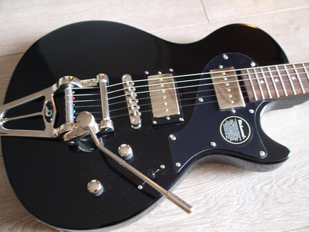 Richwood Master Series electric guitar &quot;Retro Special Tremola&quot; Millwood Black
