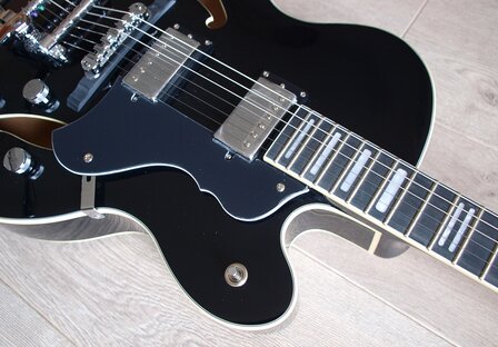 ​HAGSTROM Tremar HJ500 Black, nu met Hagstrom koffer