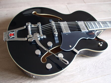 ​HAGSTROM Tremar HJ500 Black, nu met Hagstrom koffer