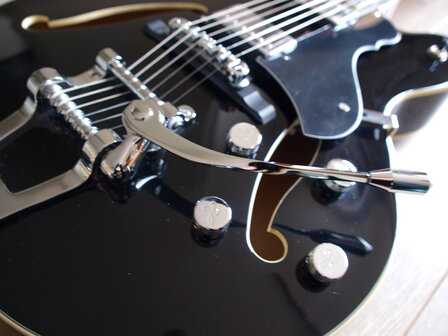 ​HAGSTROM Tremar HJ500 Black, nu met Hagstrom koffer