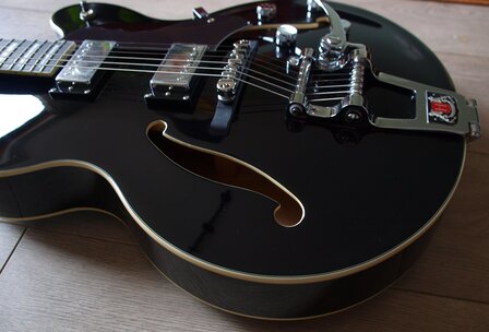 ​HAGSTROM Tremar HJ500 Black, nu met Hagstrom koffer