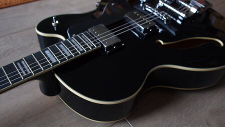 ​HAGSTROM Tremar HJ500 Black, nu met Hagstrom koffer