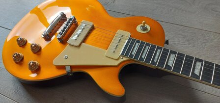 EKO VL480 GTV LesPaul-model Aged Gold Sparkle P-90