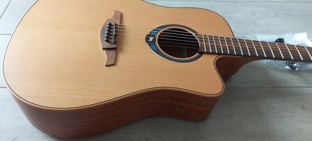 L&acirc;g Tramontane Hyvibe 10 Satin, Smart Guitar 