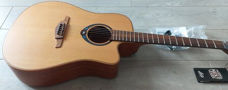 L&acirc;g Tramontane Hyvibe 10 Satin, Smart Guitar 