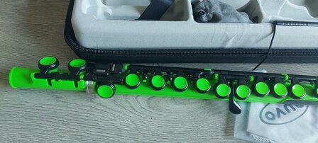 Nuvo Student Flute, Laser Green
