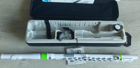 Nuvo Student Flute, White White Green