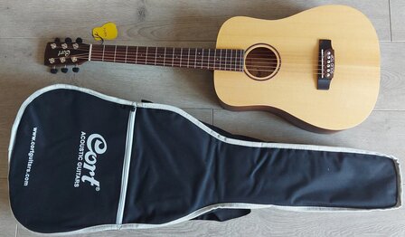 Cort Folkgitaar, Earth Mini Traveller, Open Pore met gigbag, kleiner model (3/4)