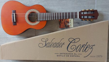 Salvador Cortez Iberia Series Luna PA classic guitar solid Canadian cedar top + sapele