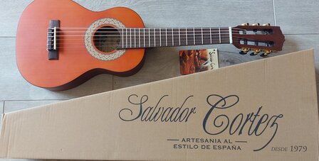 Salvador Cortez Iberia Series Luna PA classic guitar solid Canadian cedar top + sapele
