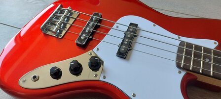 SX elektrisch basgitaarpakket, met versterker, tas, riem, tuner en kabel, candy apple red