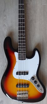 SX elektrisch basgitaarpakket, met versterker, tas, riem, tuner en kabel, 3 tone sunburst