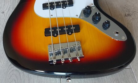 SX elektrisch basgitaarpakket, met versterker, tas, riem, tuner en kabel, 3 tone sunburst