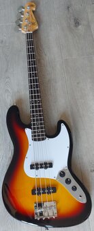 SX elektrisch basgitaarpakket, met versterker, tas, riem, tuner en kabel, 3 tone sunburst