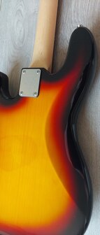 SX elektrisch basgitaarpakket, met versterker, tas, riem, tuner en kabel, 3 tone sunburst