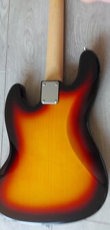SX elektrisch basgitaarpakket, met versterker, tas, riem, tuner en kabel, 3 tone sunburst