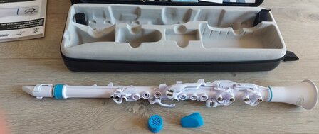 Nuvo Clarineo, wit-blauw