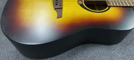 L&acirc;g Tramontane 70 Dreadnought Brownburst