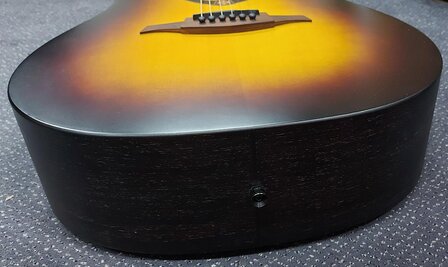 L&acirc;g Tramontane 70 Dreadnought Brownburst