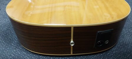 Luna Oracle Series Eclipse electro-akoestische gitaar