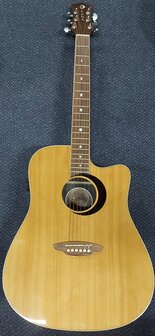 Luna Oracle Series Eclipse electro-akoestische gitaar