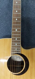 Luna Oracle Series Eclipse electro-akoestische gitaar