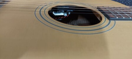 Luna Oracle Series Eclipse electro-akoestische gitaar