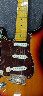 Vintage V6 lefthanded ReIssued Electric Guitar, Vintage Sunburst